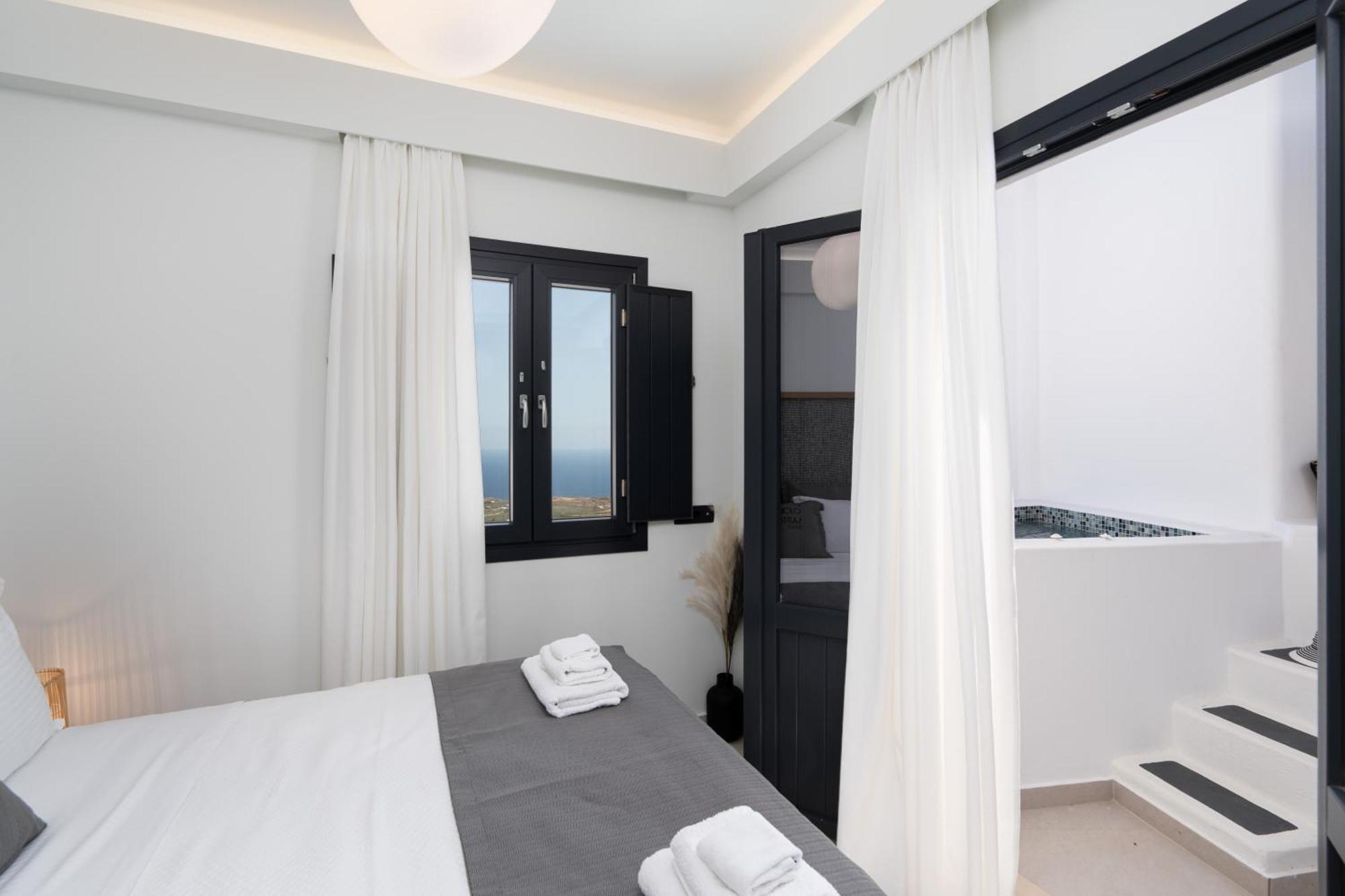 Cuore Santo Suites Тира Номер фото