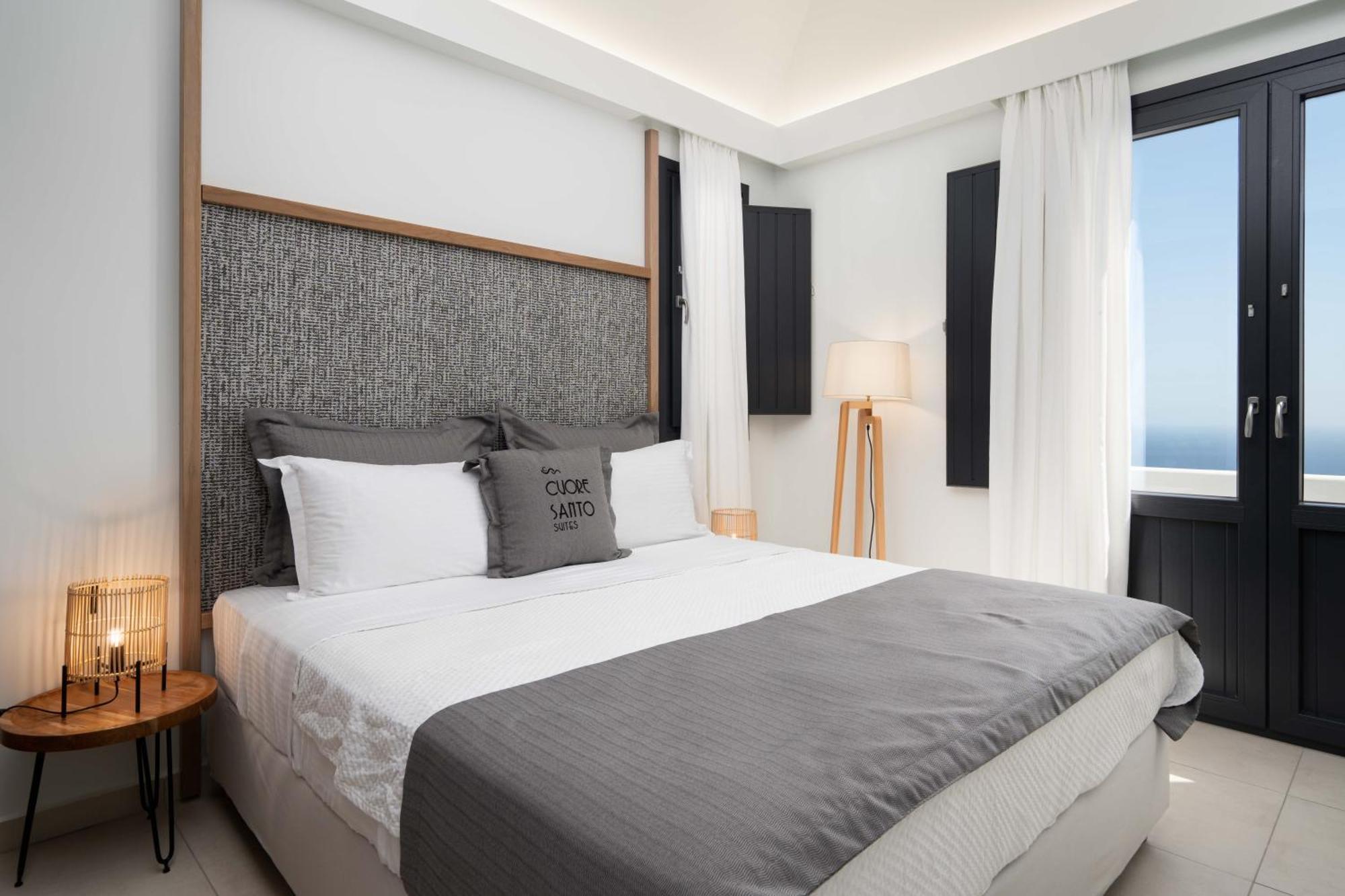 Cuore Santo Suites Тира Номер фото