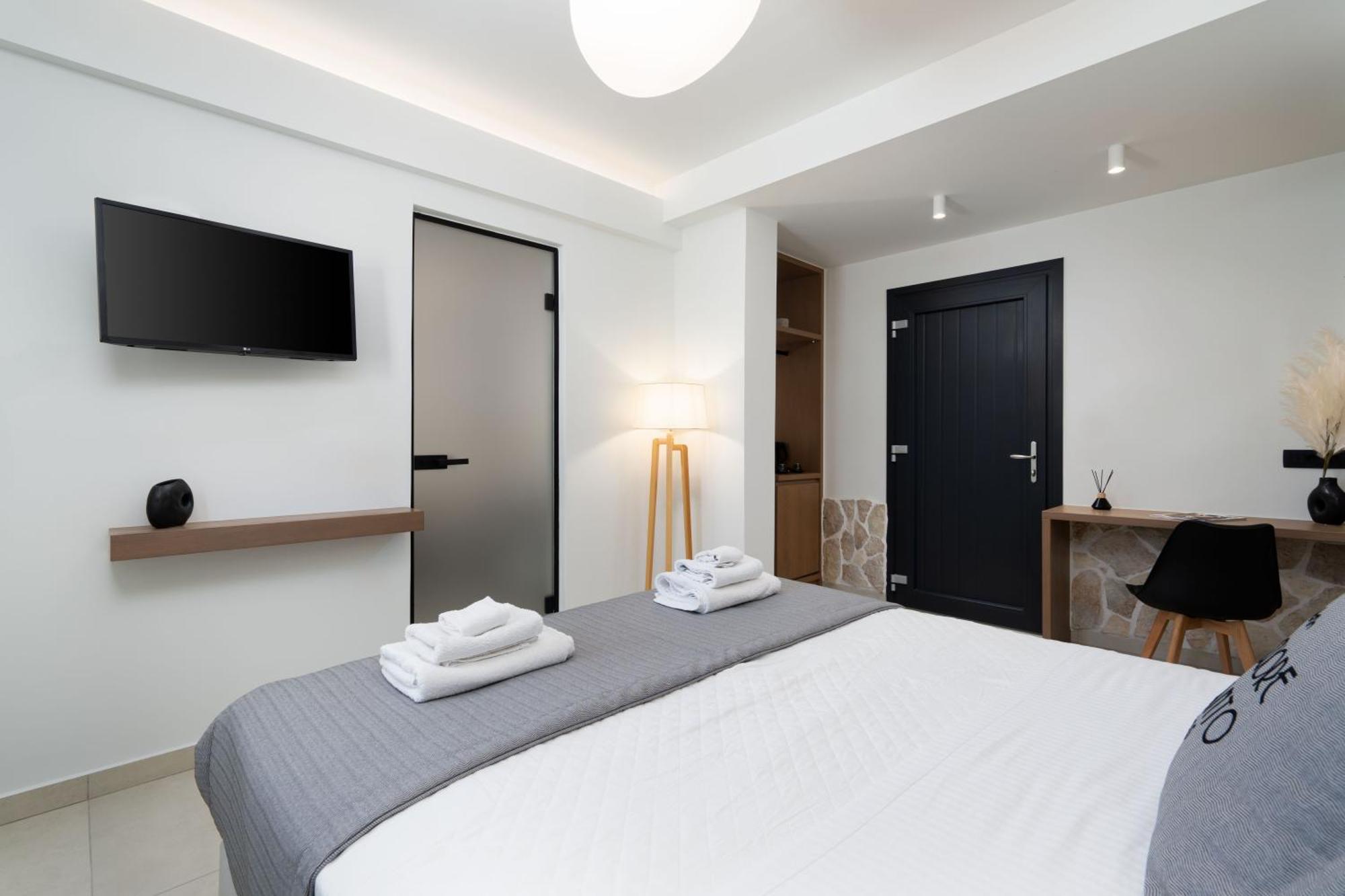 Cuore Santo Suites Тира Номер фото