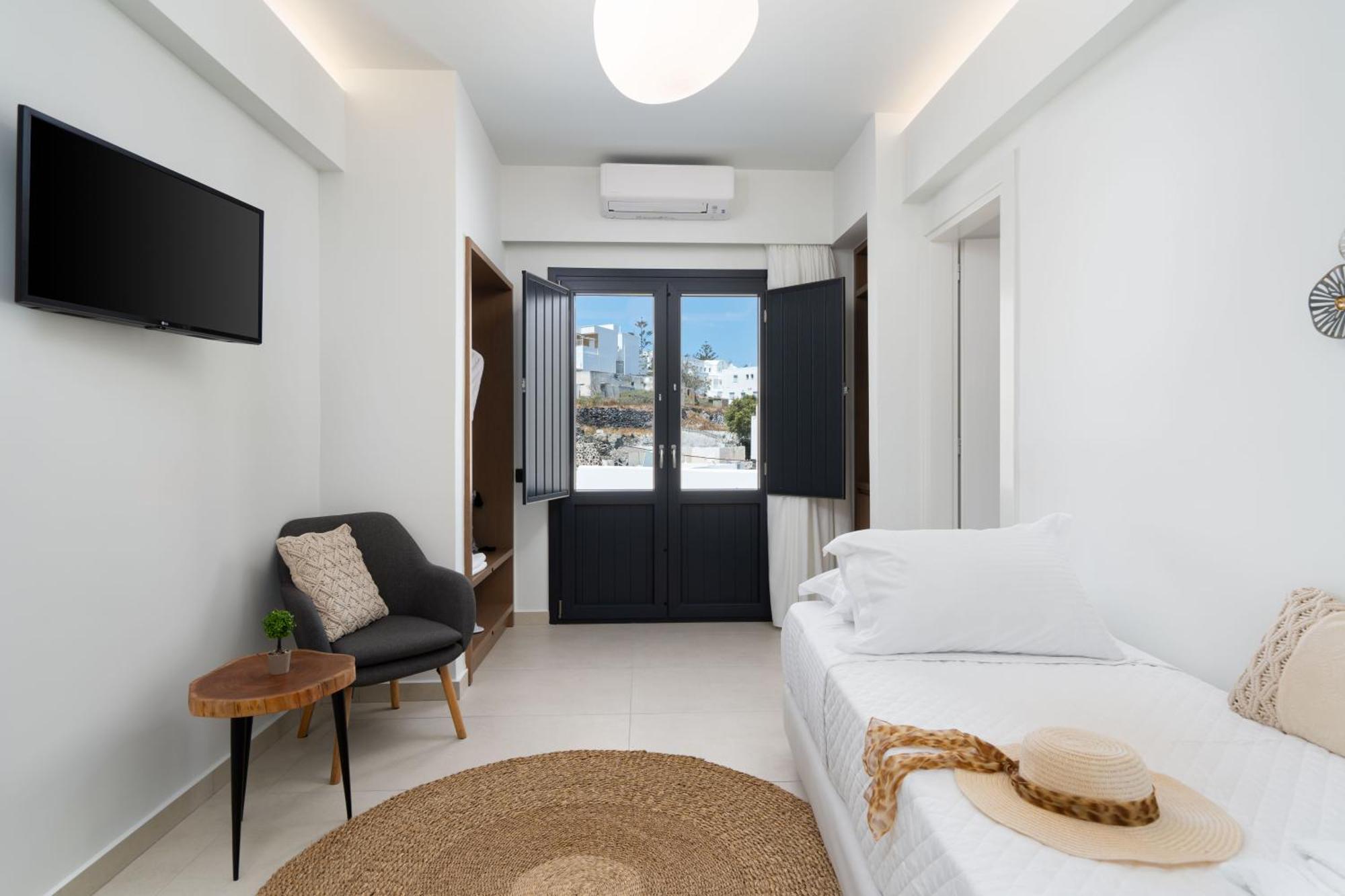Cuore Santo Suites Тира Экстерьер фото